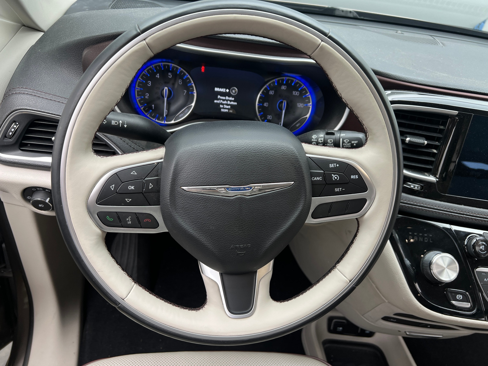 Thumbnail: 2017 Chrysler Pacifica - 4