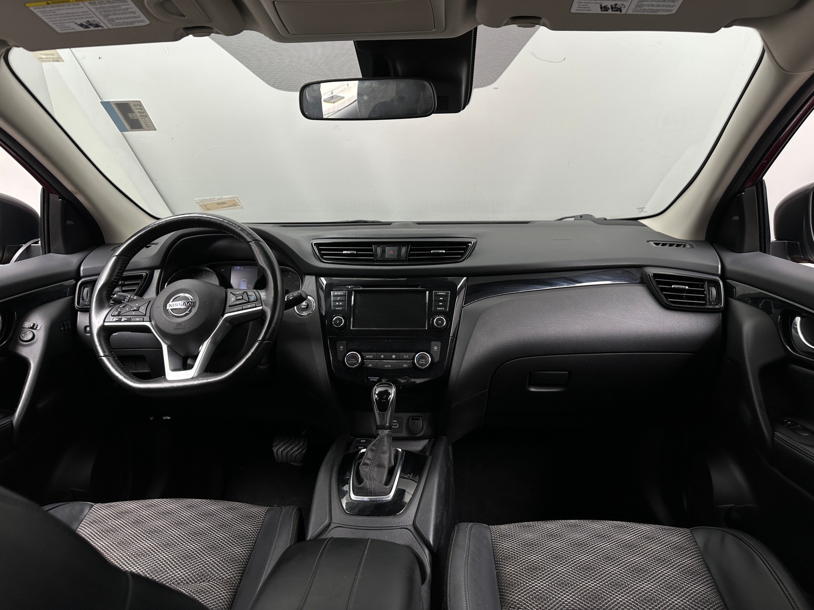 Thumbnail: 2022 Nissan Rogue Sport - 2