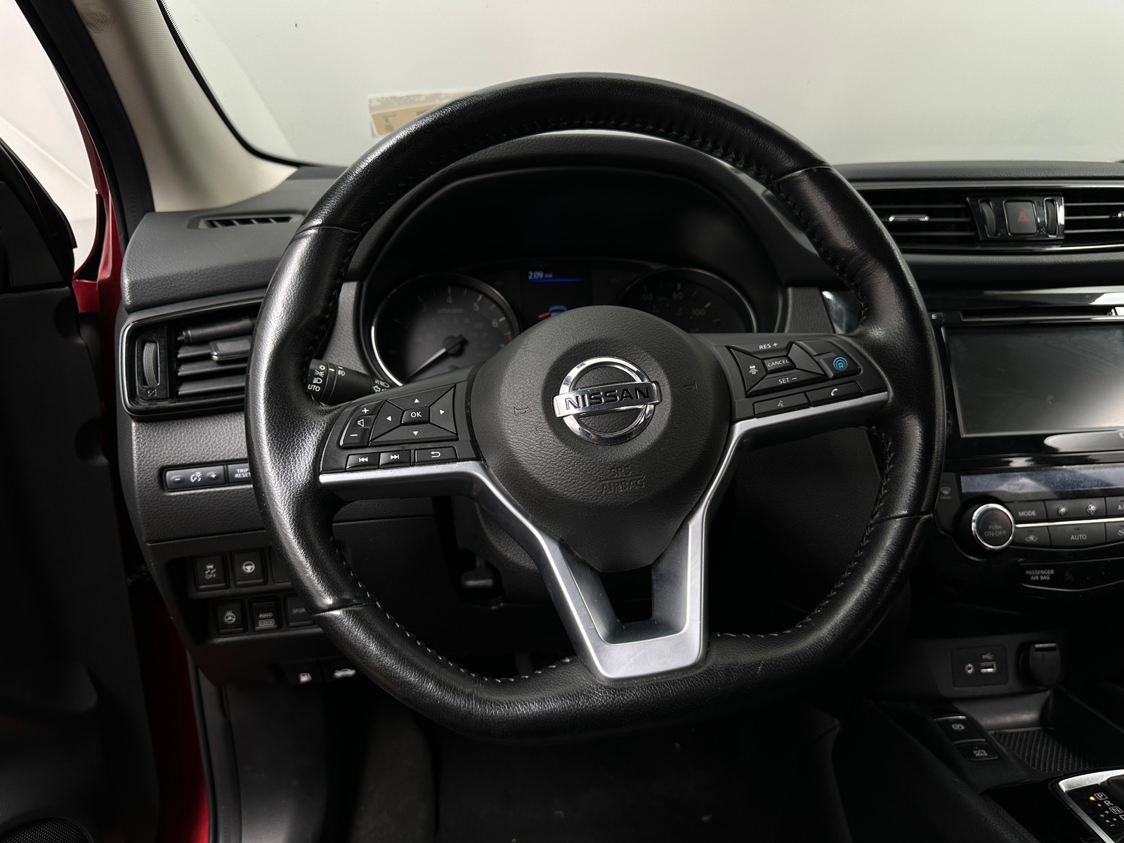 Thumbnail: 2022 Nissan Rogue Sport - 4