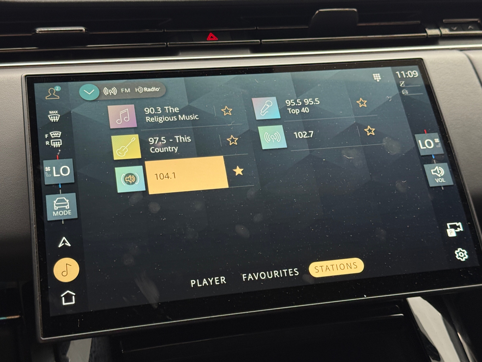 Thumbnail: 2025 Land Rover Range Rover Sport - 3