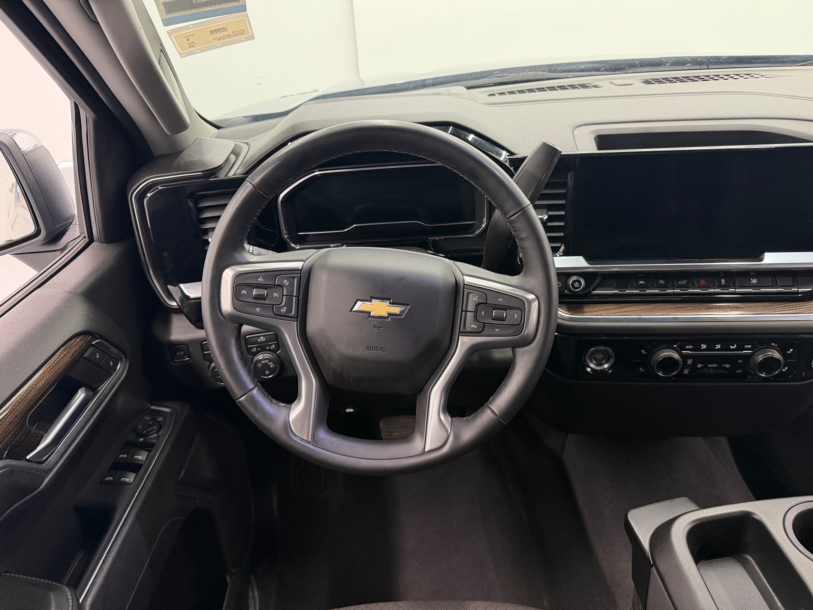 Thumbnail: 2024 Chevrolet Silverado 1500 - 5