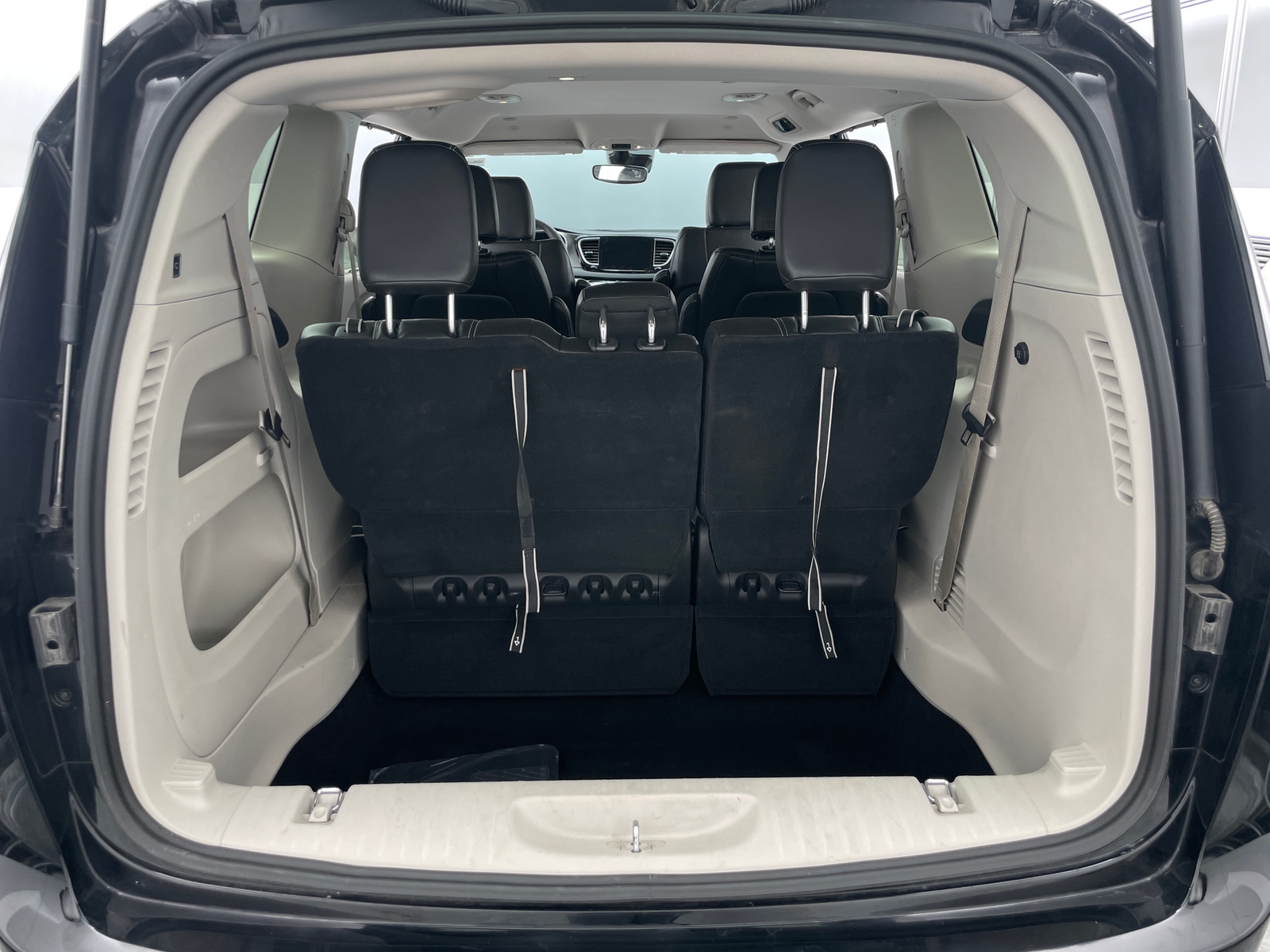 Thumbnail: 2024 Chrysler Pacifica - 6