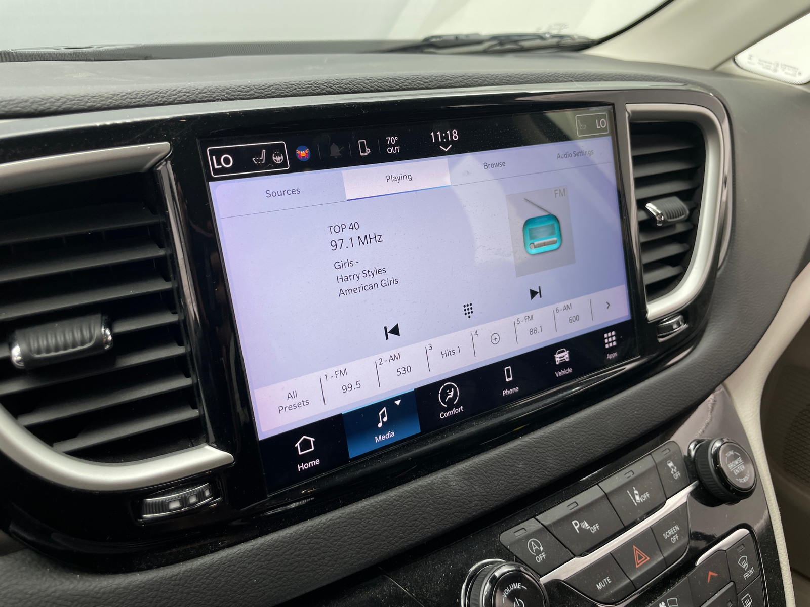 Thumbnail: 2024 Chrysler Pacifica - 3