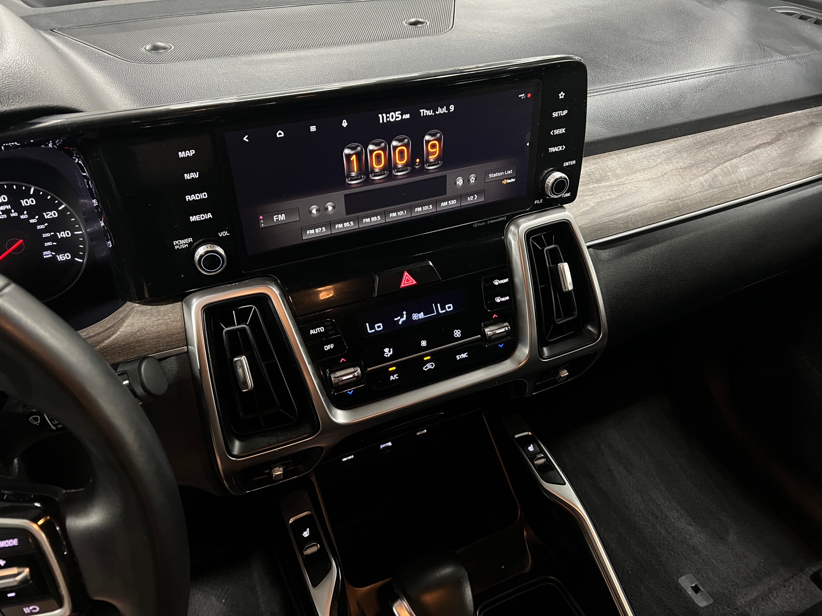 Thumbnail: 2022 Kia Sorento - 3