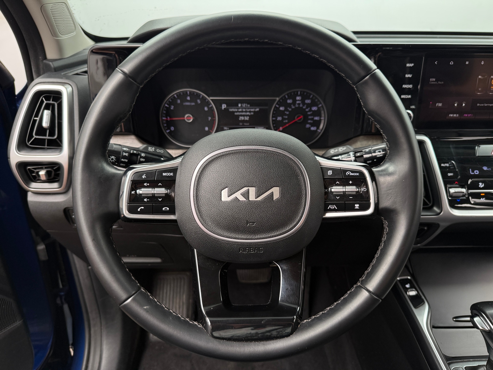 Thumbnail: 2022 Kia Sorento - 4