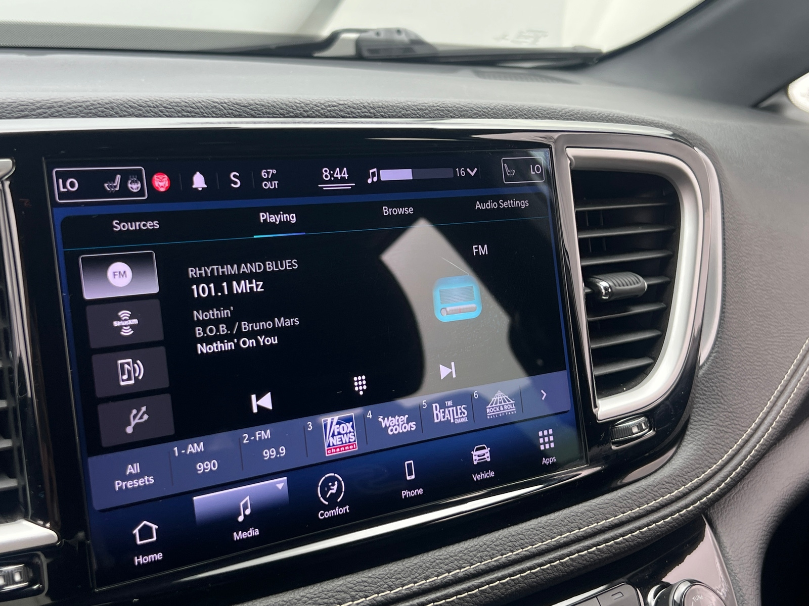 Thumbnail: 2021 Chrysler Pacifica - 4