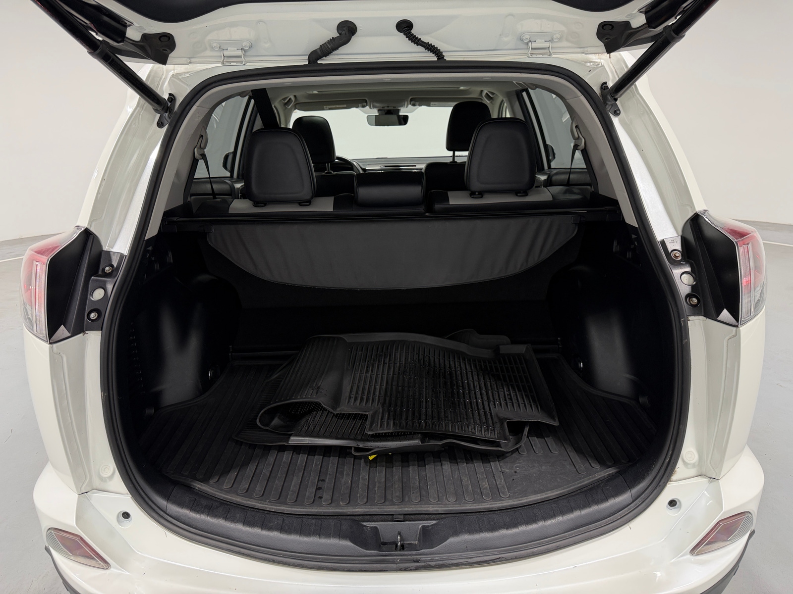 Thumbnail: 2018 Toyota RAV4 - 6