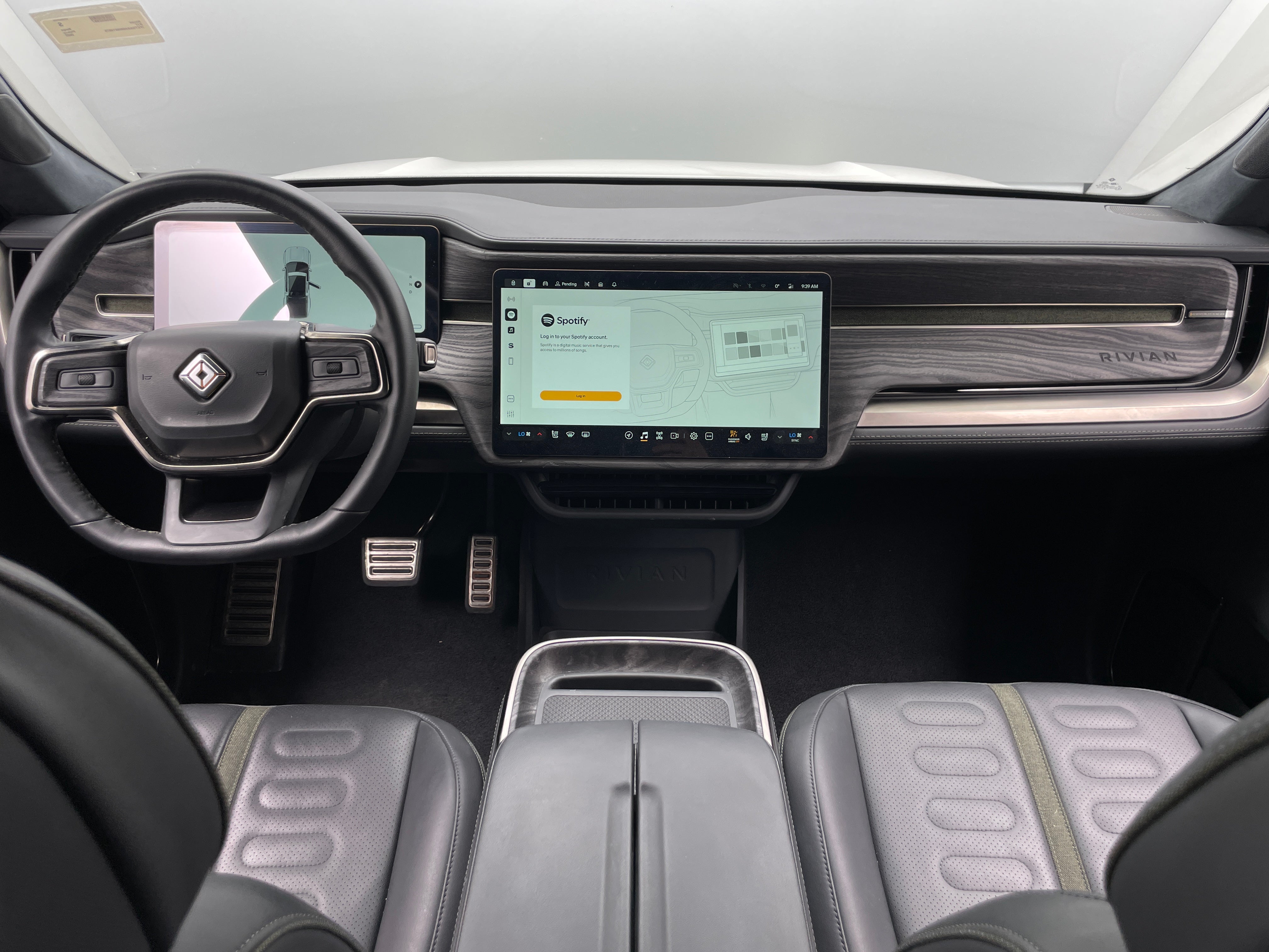 Used 2022 Rivian R1T Adventure with VIN 7FCTGAAA6NN014575 for sale in Pewaukee, WI