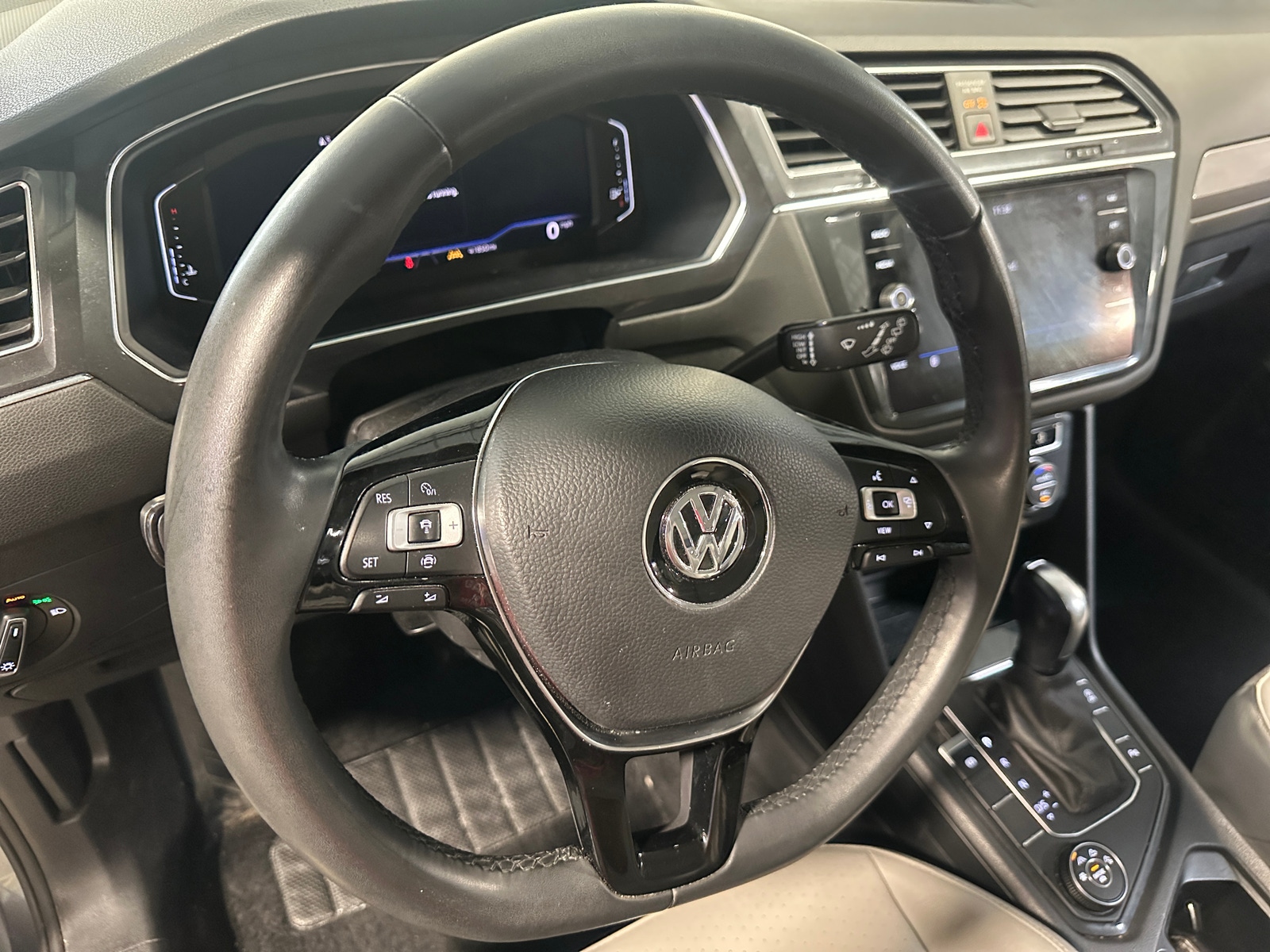 Thumbnail: 2020 Volkswagen Tiguan - 4