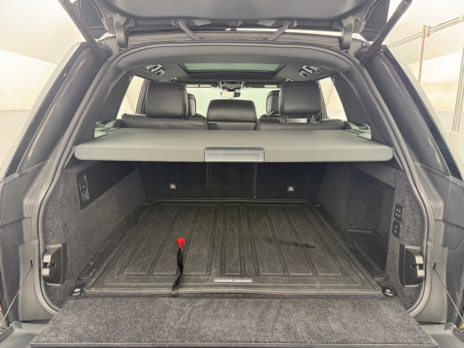 Thumbnail: 2021 Land Rover Range Rover - 6