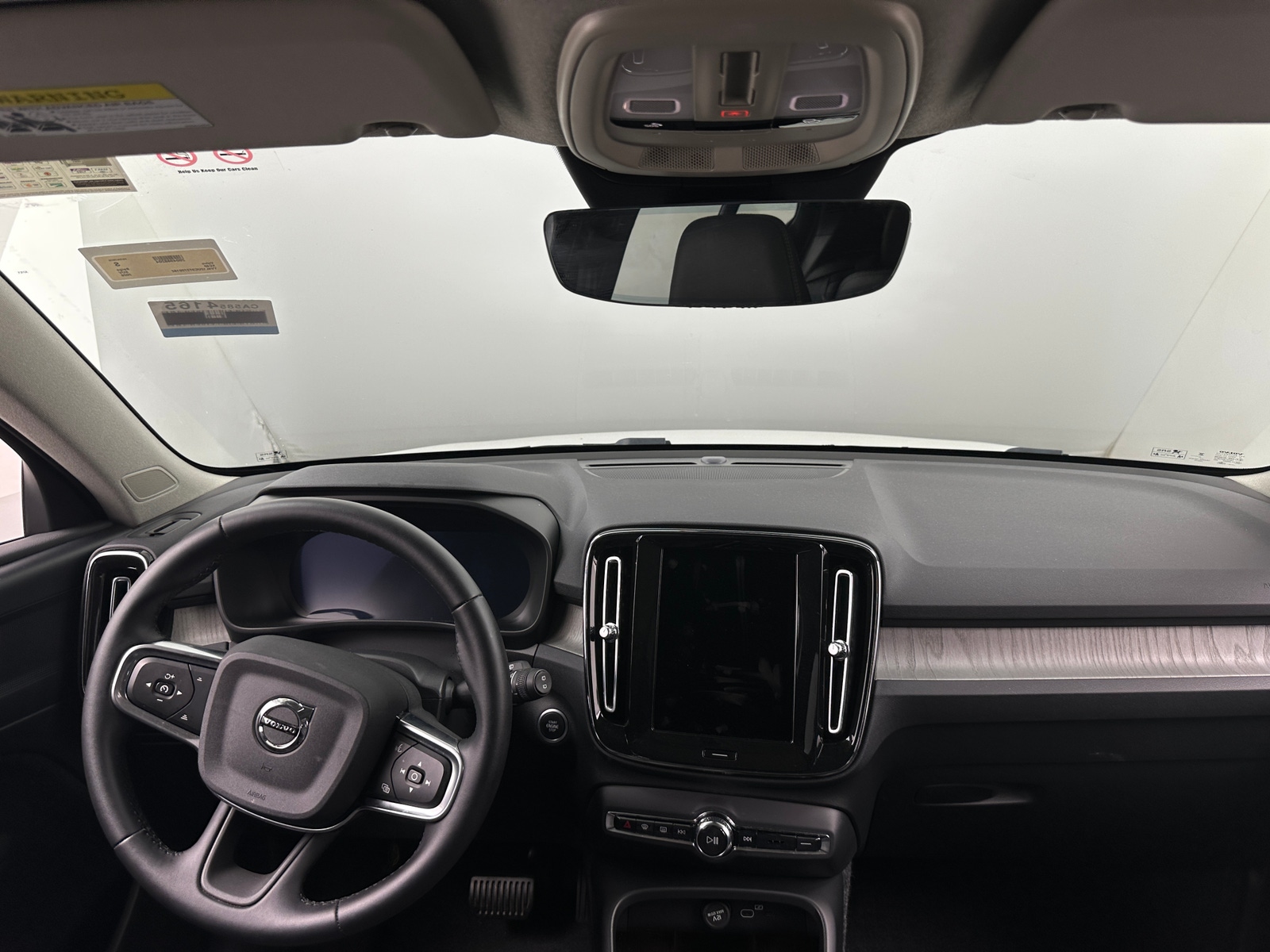 Thumbnail: 2026 Volvo XC40 - 2