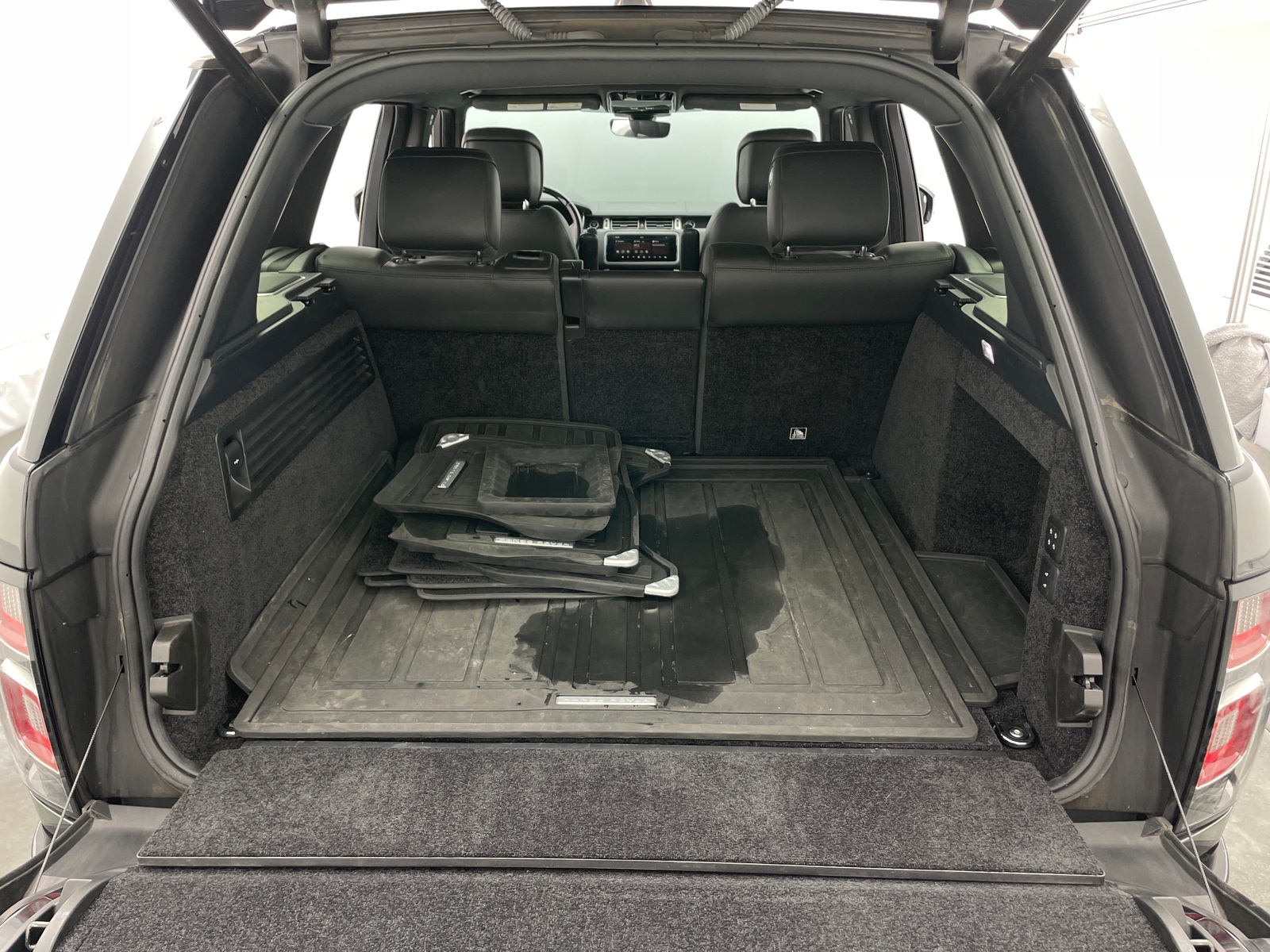 Thumbnail: 2019 Land Rover Range Rover - 6