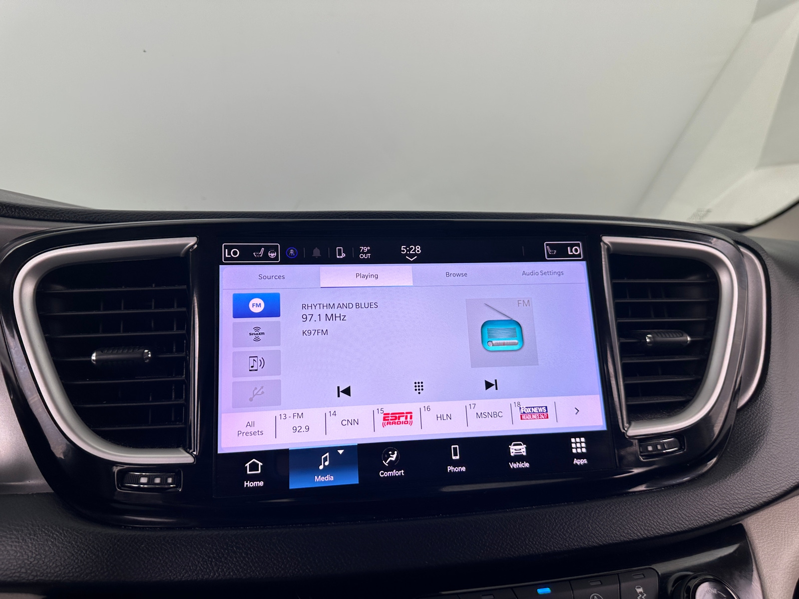 Thumbnail: 2021 Chrysler Pacifica - 3