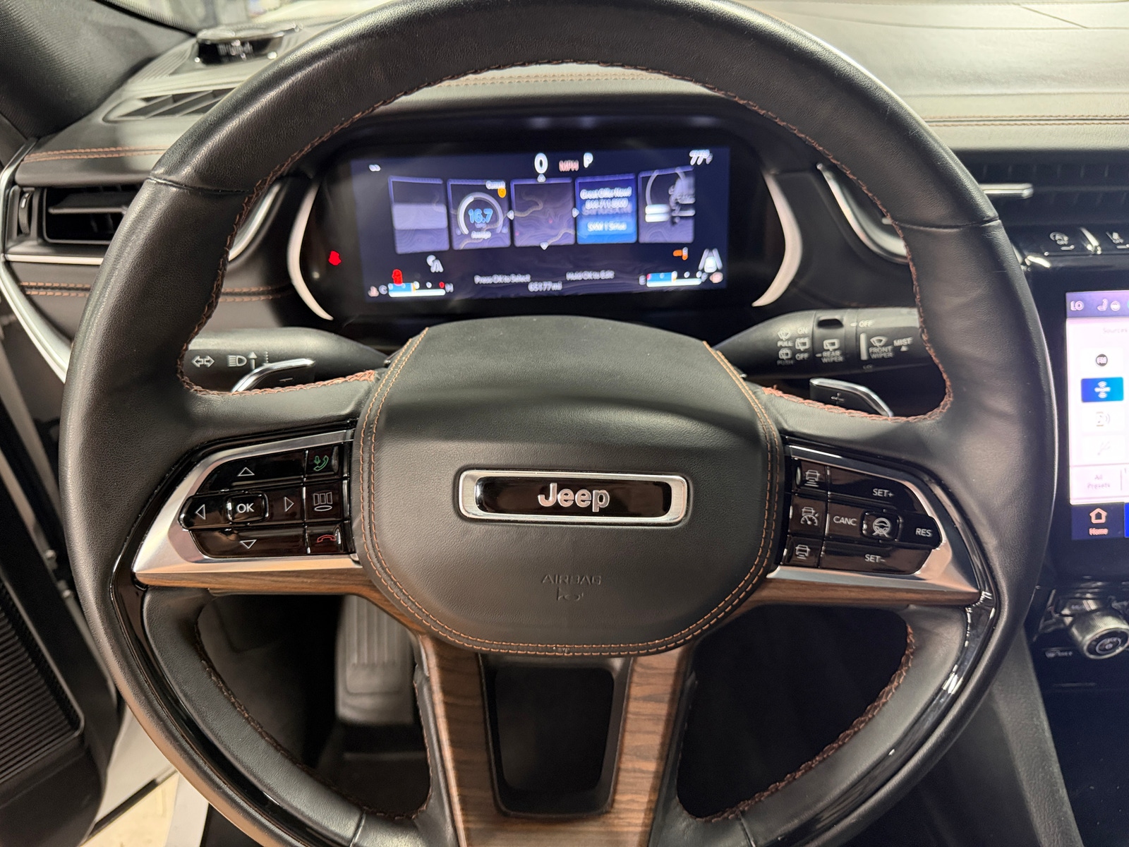 Thumbnail: 2022 Jeep Grand Cherokee - 4