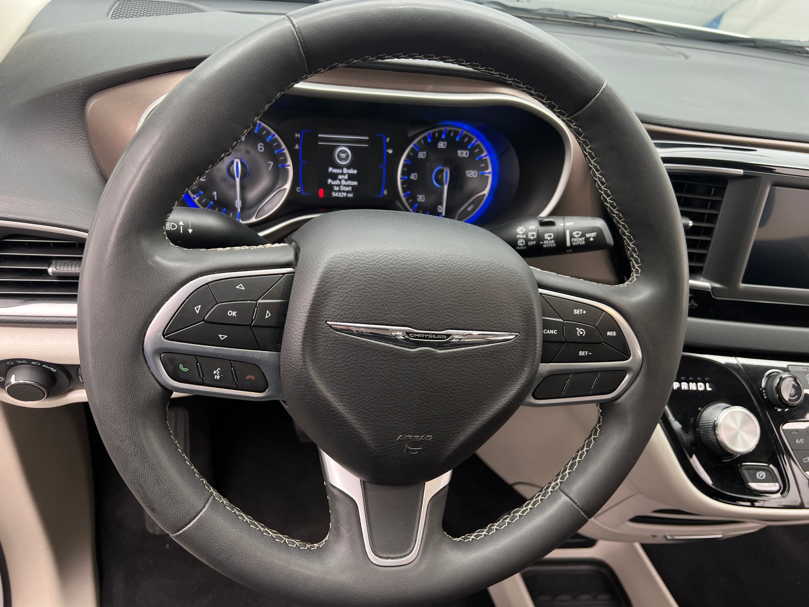 Thumbnail: 2023 Chrysler Voyager - 5