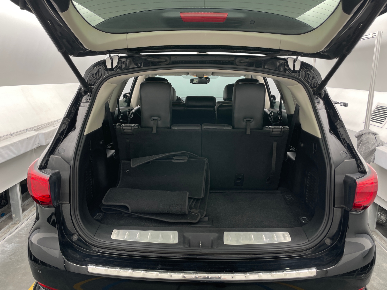 Thumbnail: 2019 INFINITI QX60 - 6