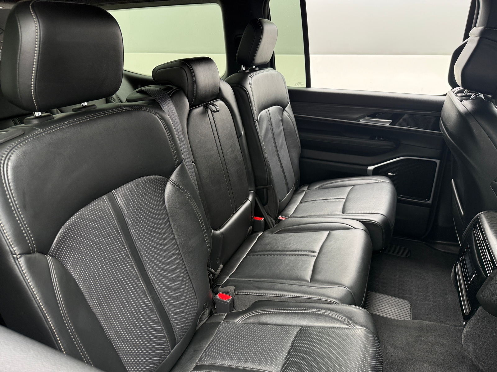 Thumbnail: 2024 Jeep Wagoneer - 5