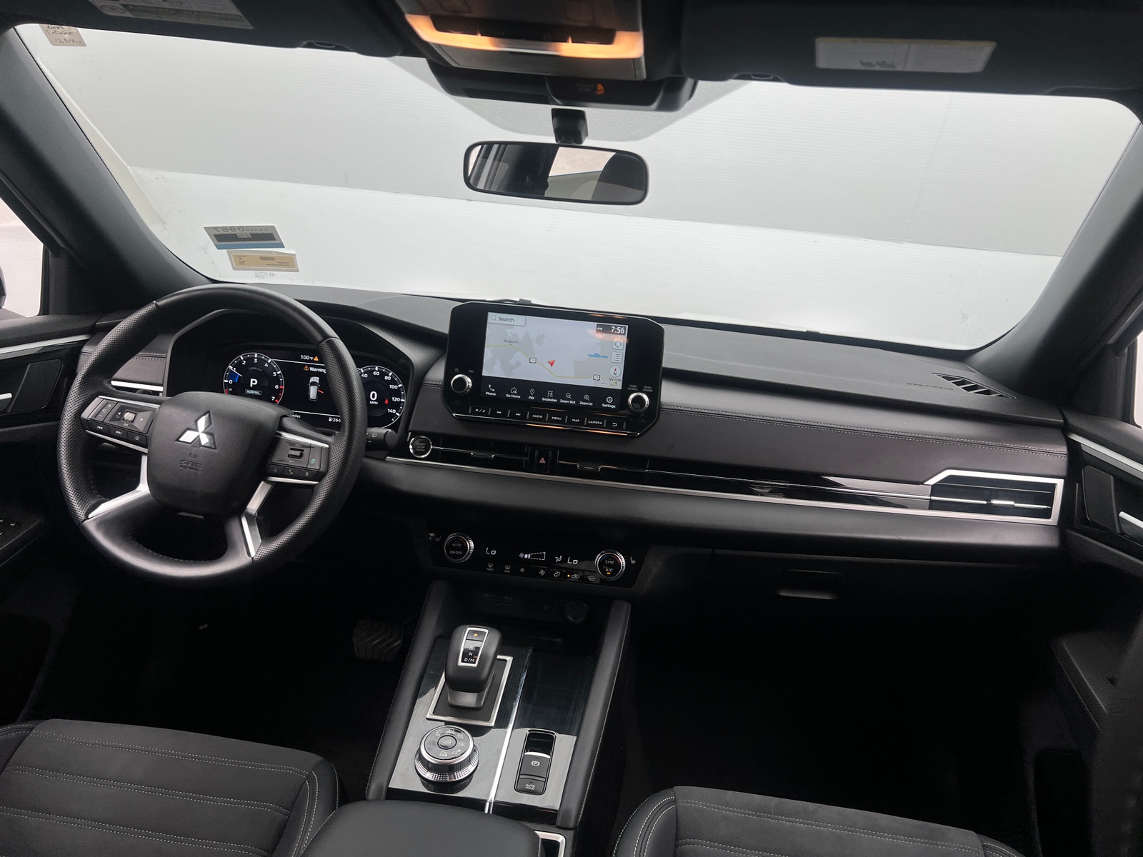Thumbnail: 2024 Mitsubishi Outlander - 2