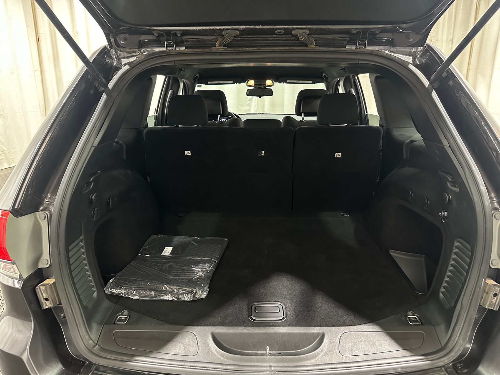 Thumbnail: 2016 Jeep Grand Cherokee - 7