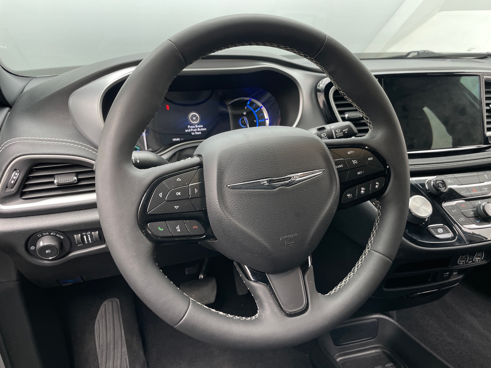 Thumbnail: 2022 Chrysler Pacifica - 4
