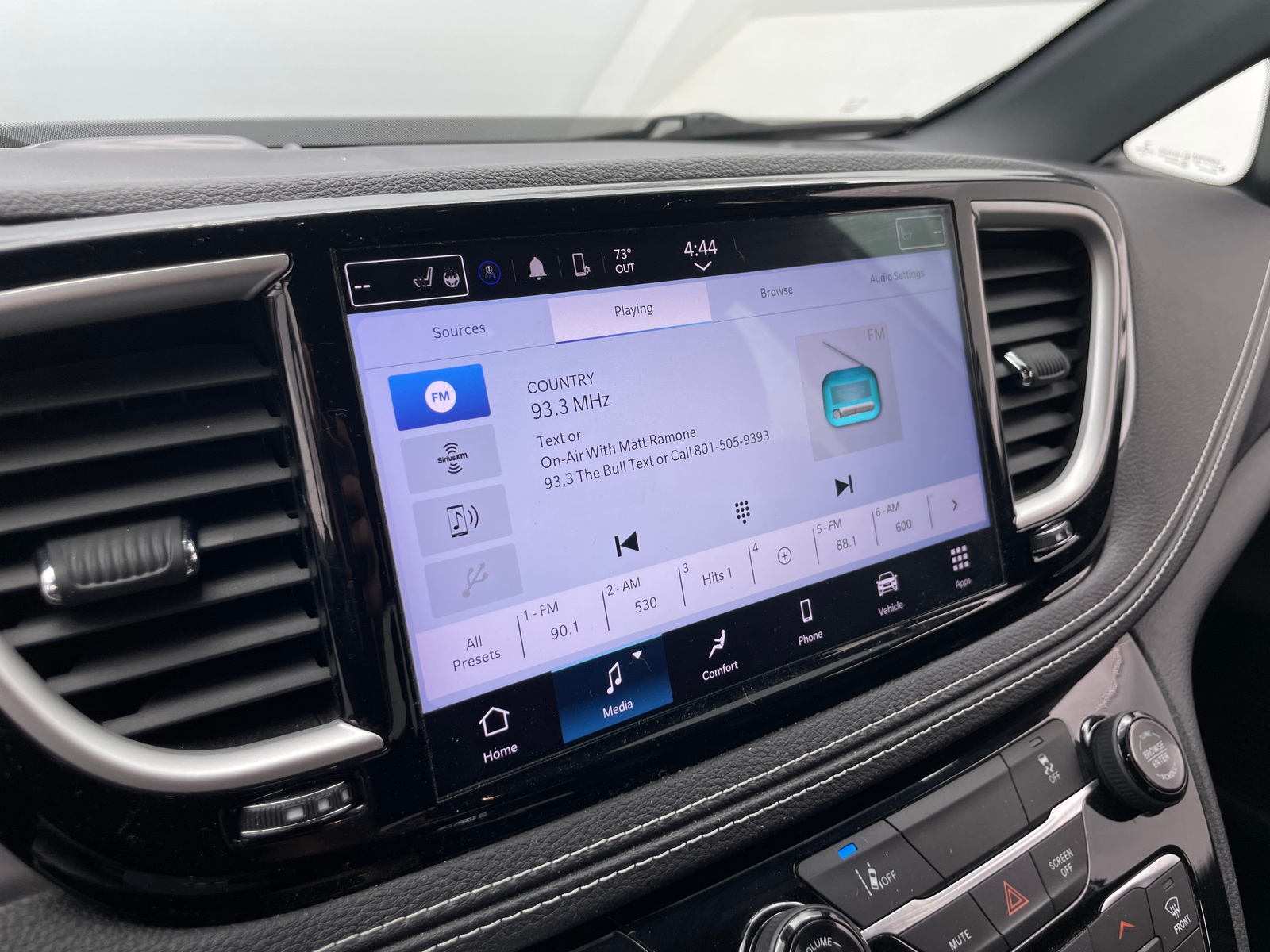 Thumbnail: 2022 Chrysler Pacifica - 3