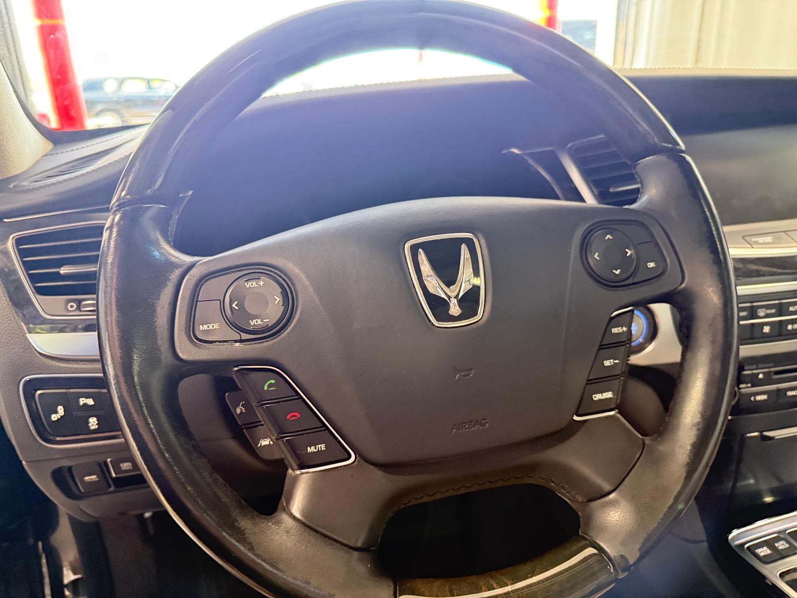 Thumbnail: 2014 Hyundai Equus - 4