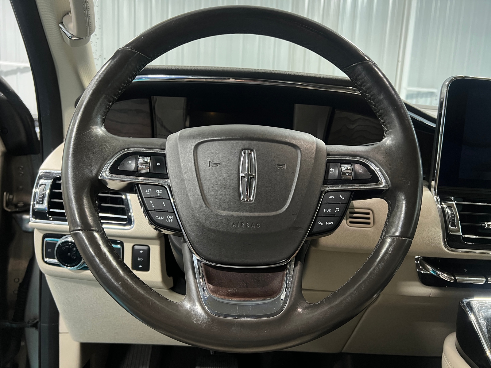 Thumbnail: 2019 Lincoln Navigator - 4