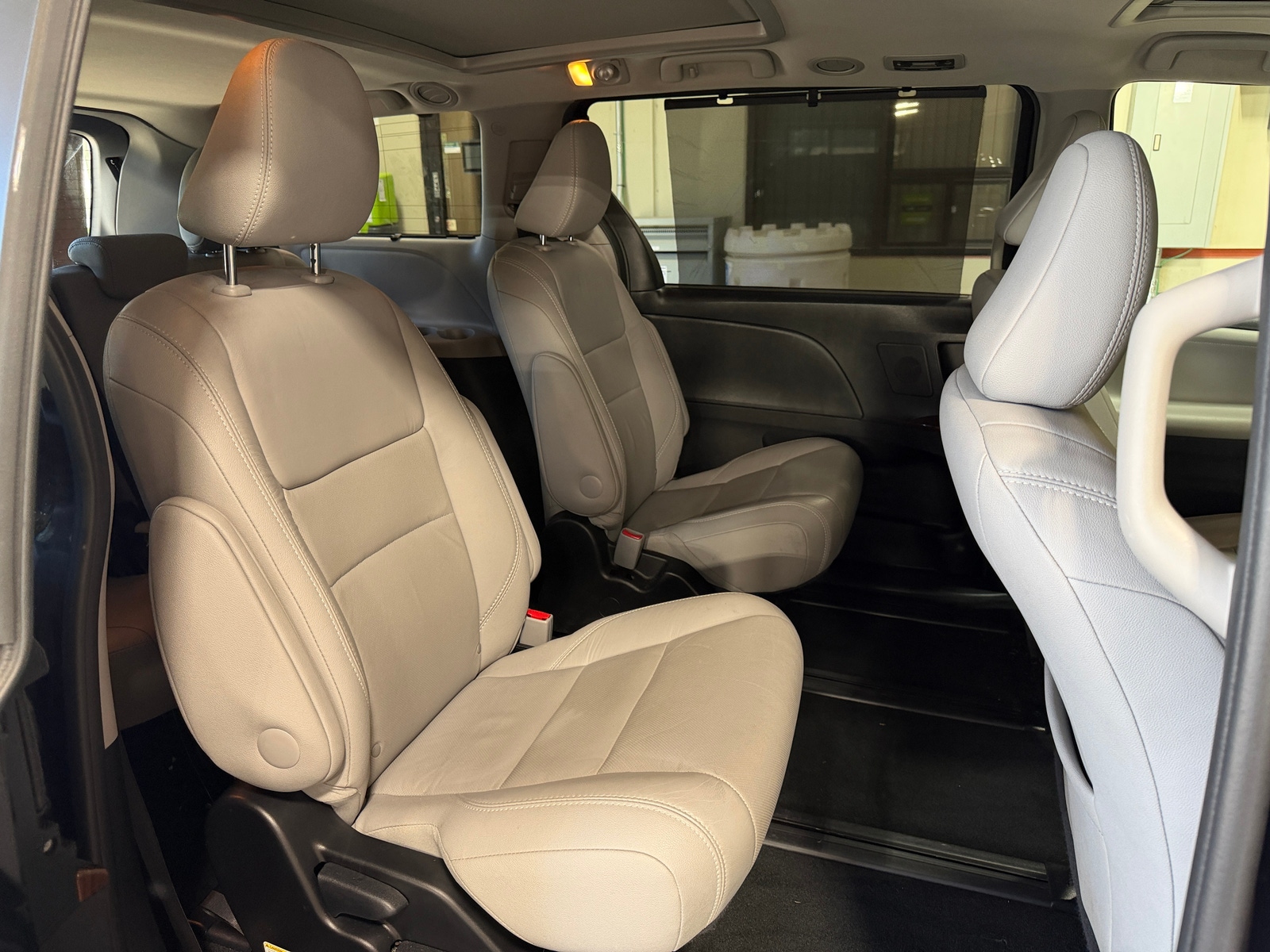 Thumbnail: 2017 Toyota Sienna - 5
