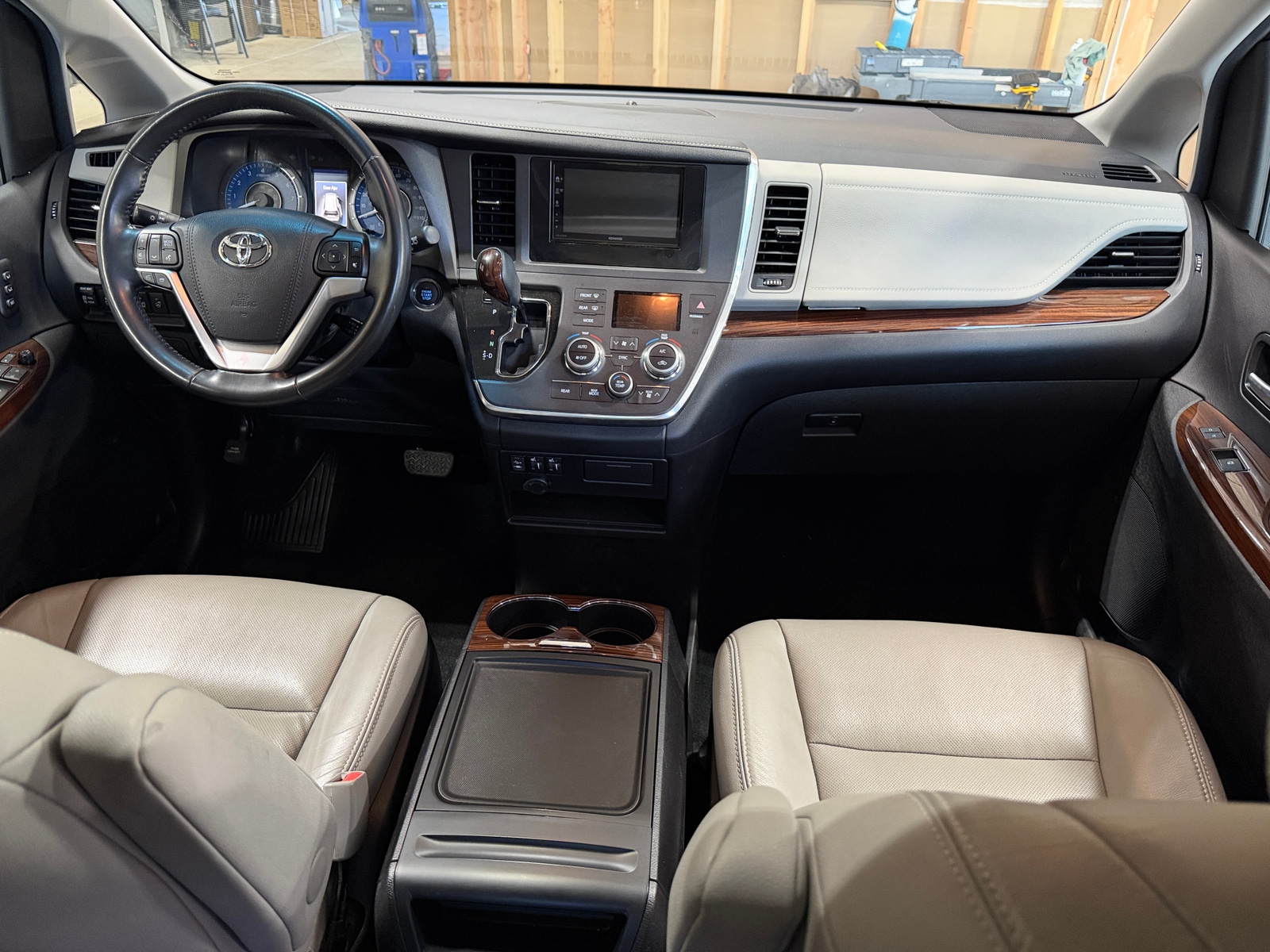 Thumbnail: 2017 Toyota Sienna - 2