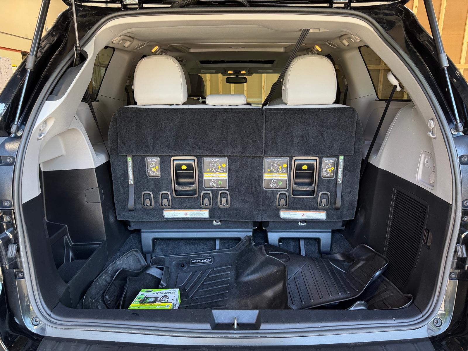 Thumbnail: 2017 Toyota Sienna - 6