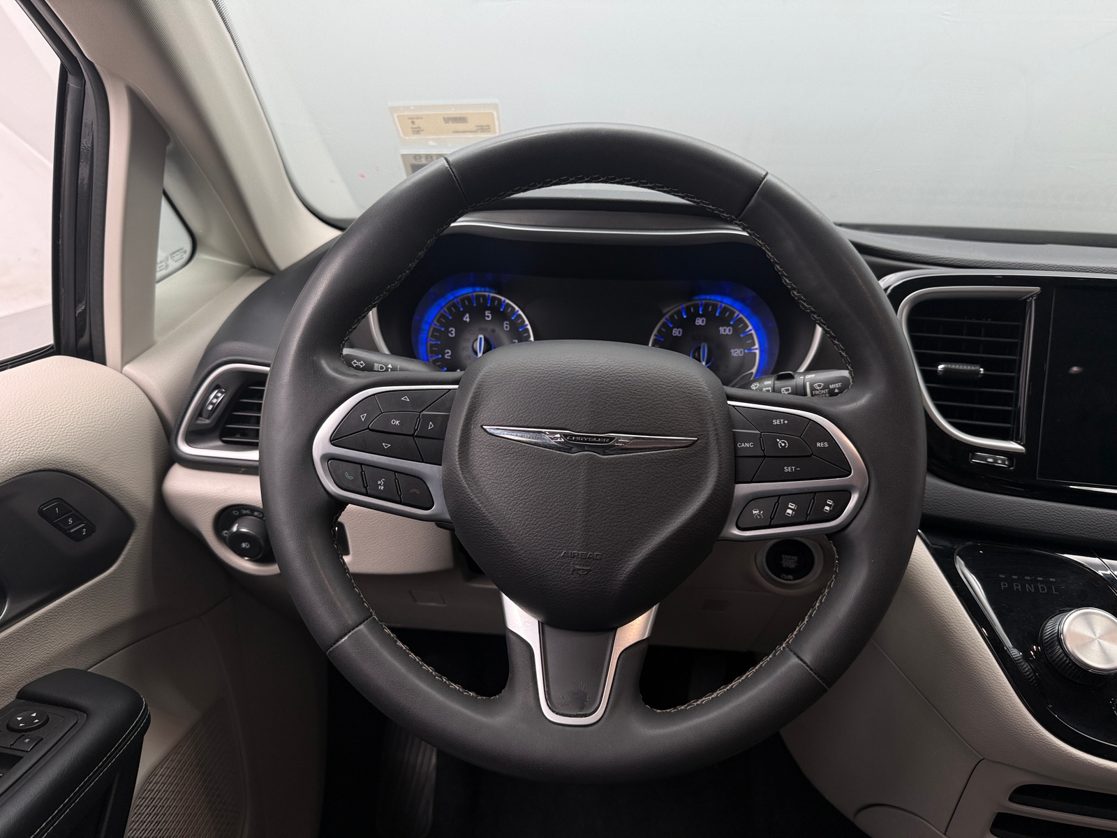 Thumbnail: 2023 Chrysler Pacifica - 4