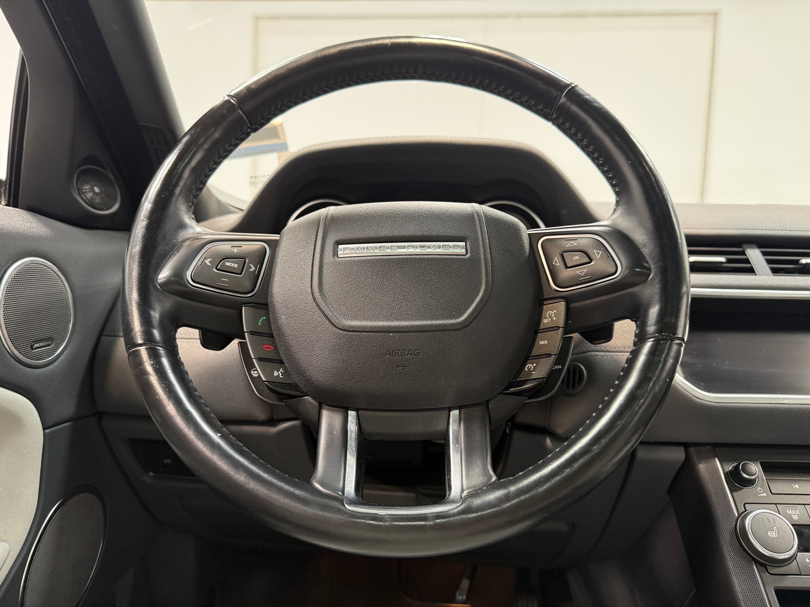 Thumbnail: 2018 Land Rover Range Rover Evoque - 4