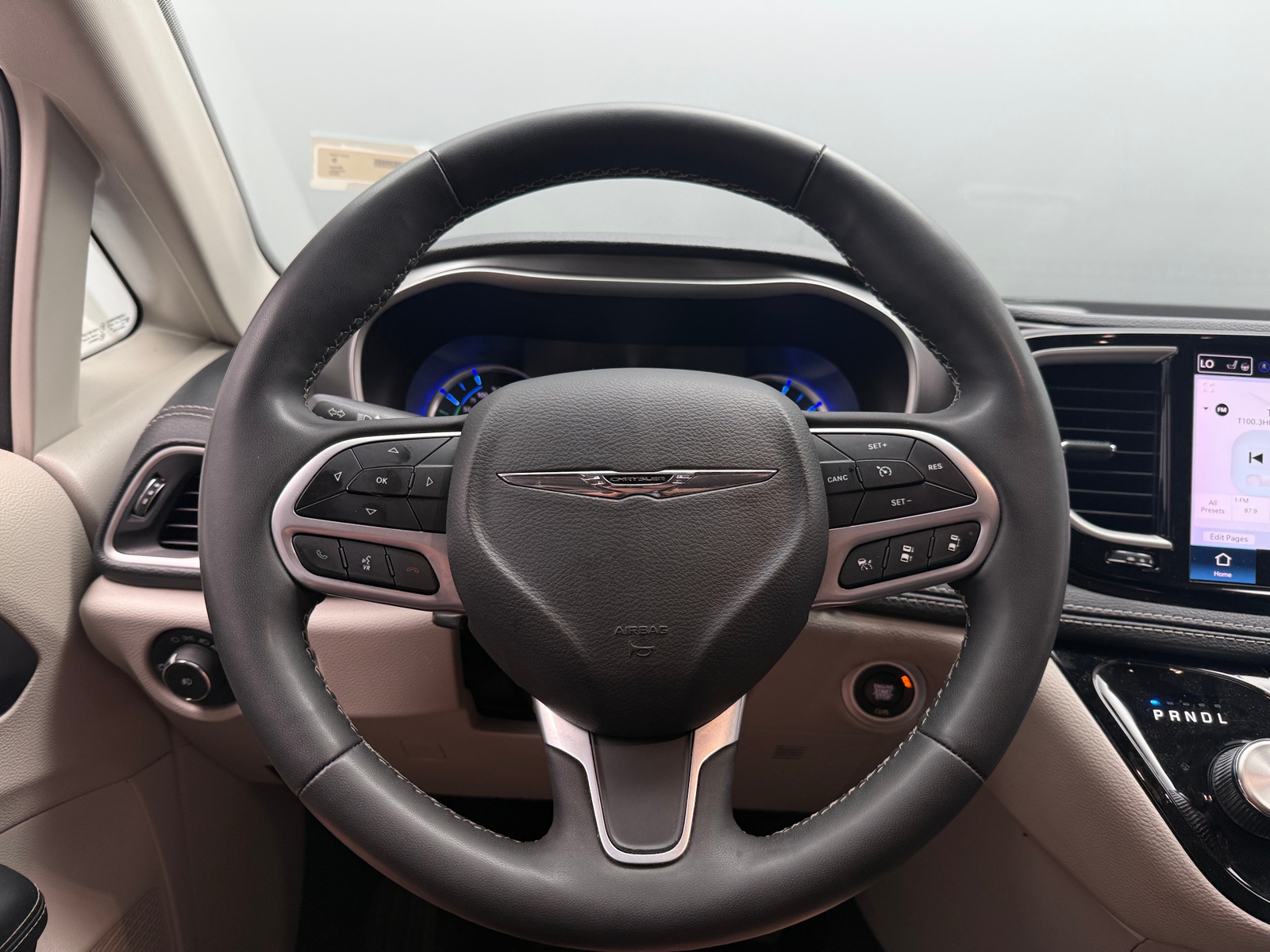 Thumbnail: 2023 Chrysler Pacifica - 4
