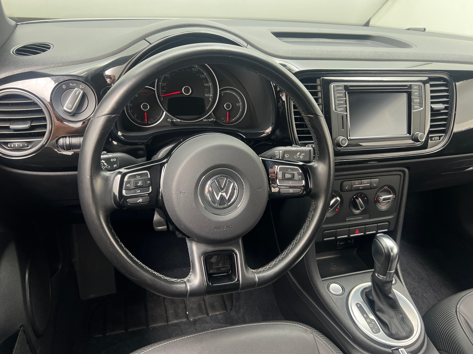 Thumbnail: 2018 Volkswagen Beetle - 5