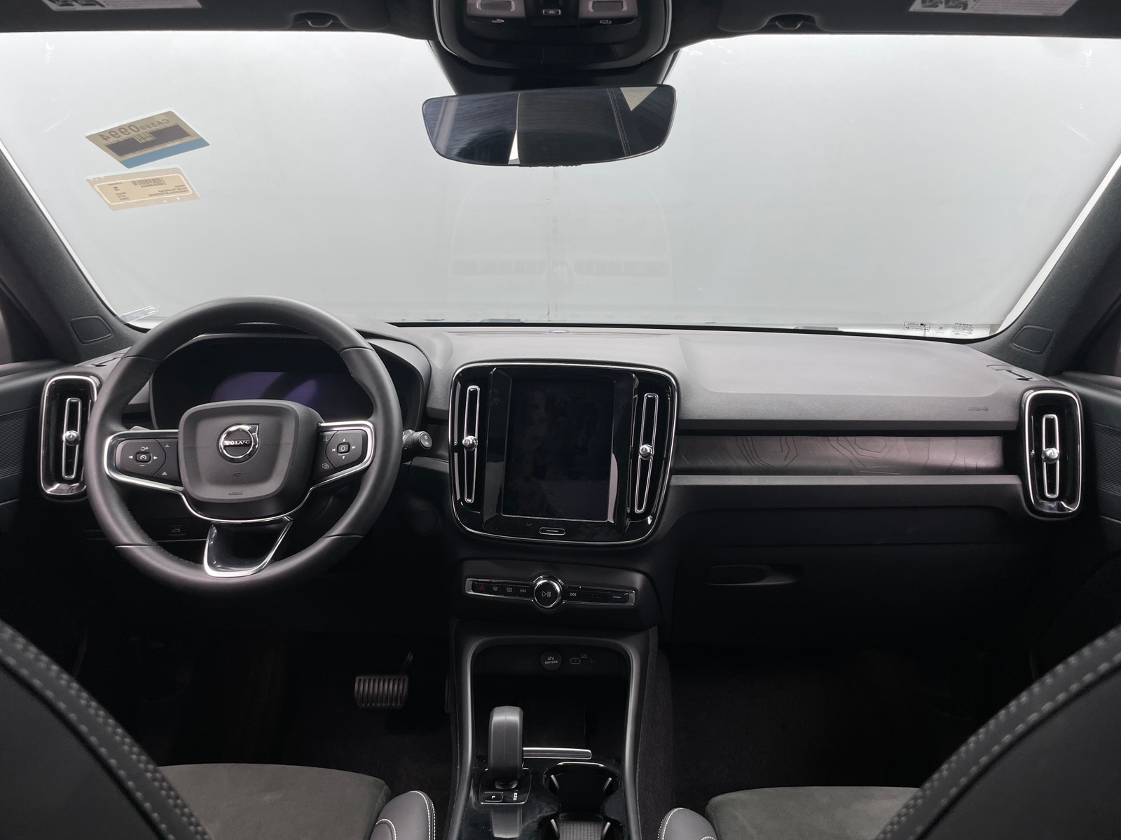 Thumbnail: 2023 Volvo XC40 - 3