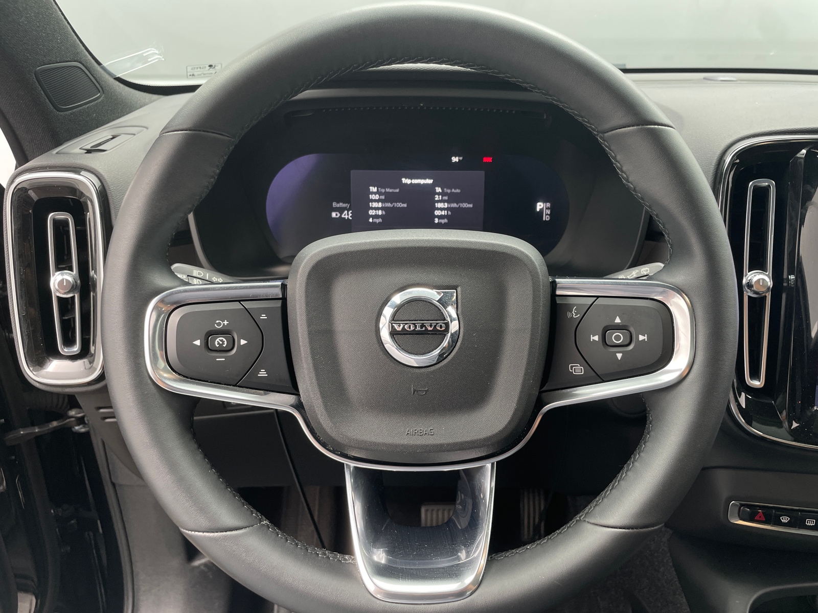 Thumbnail: 2023 Volvo XC40 - 5