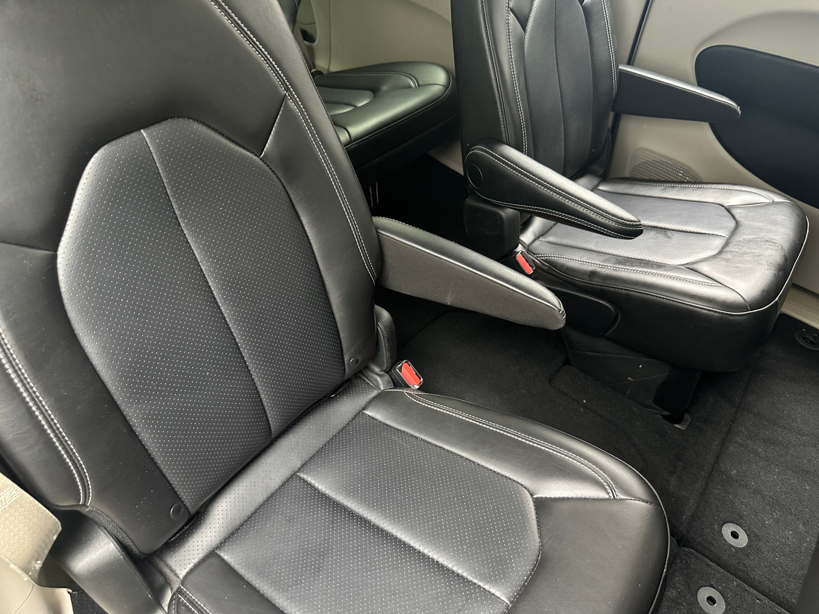 Thumbnail: 2023 Chrysler Pacifica - 5