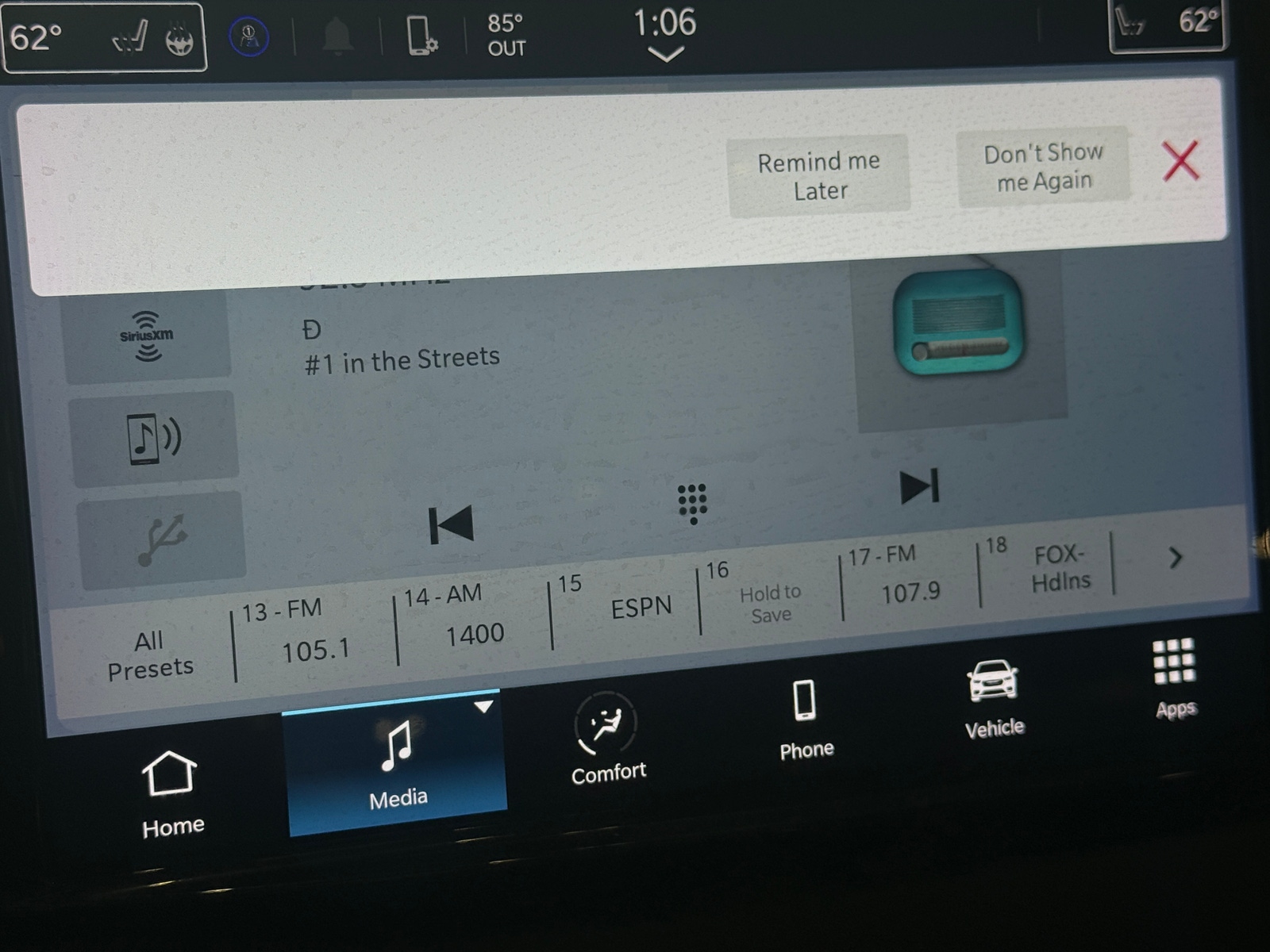 Thumbnail: 2023 Chrysler Pacifica - 3