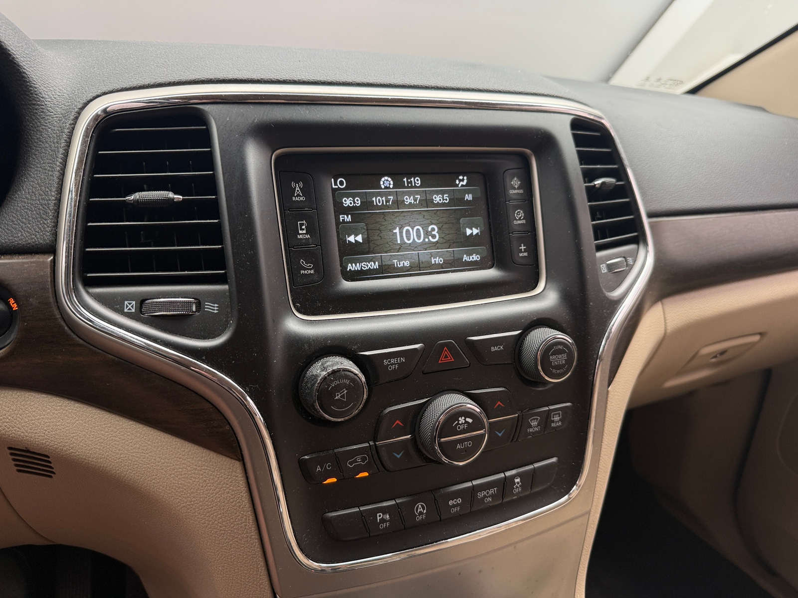 Thumbnail: 2017 Jeep Grand Cherokee - 4