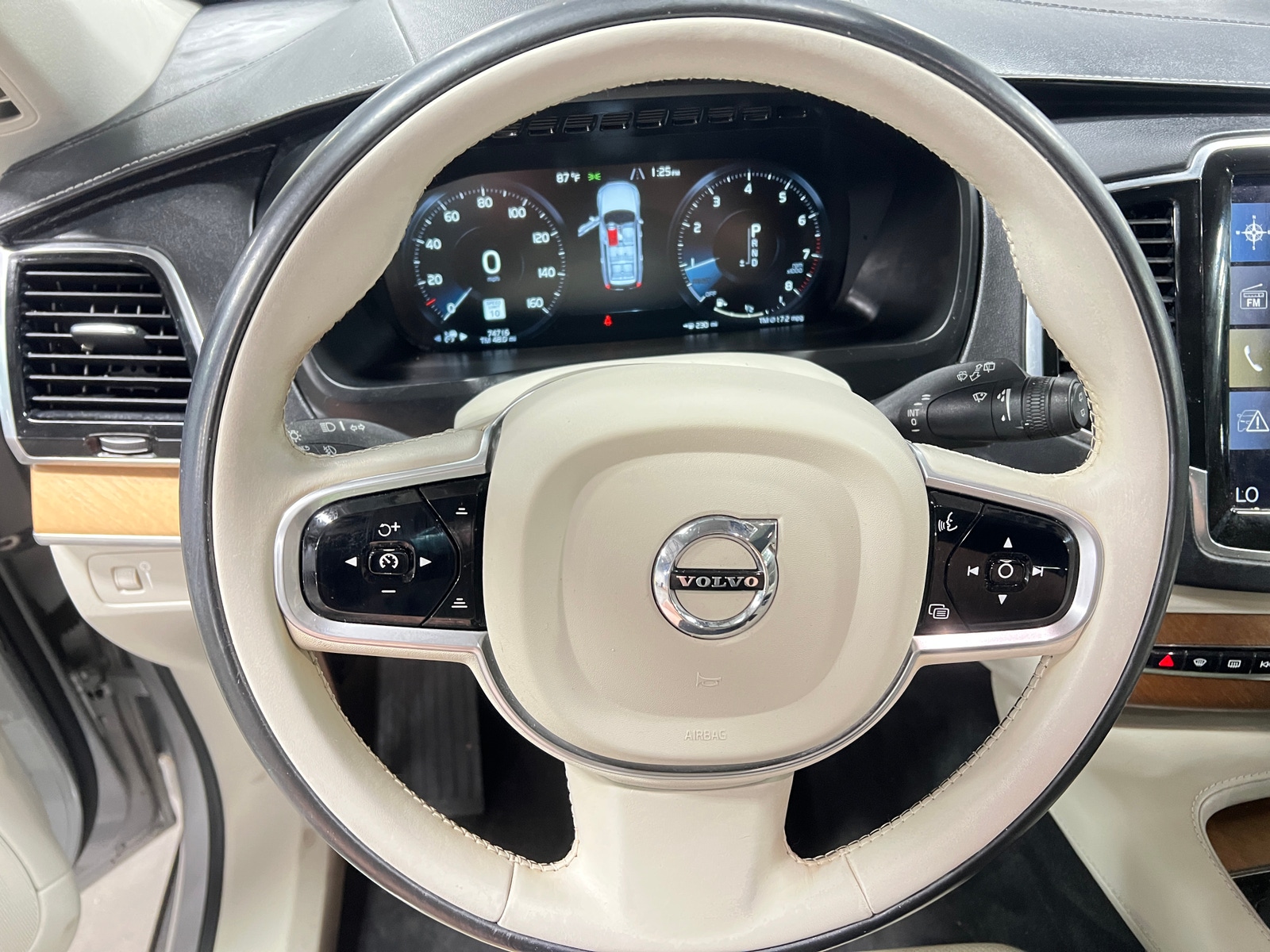 Thumbnail: 2017 Volvo XC90 - 4