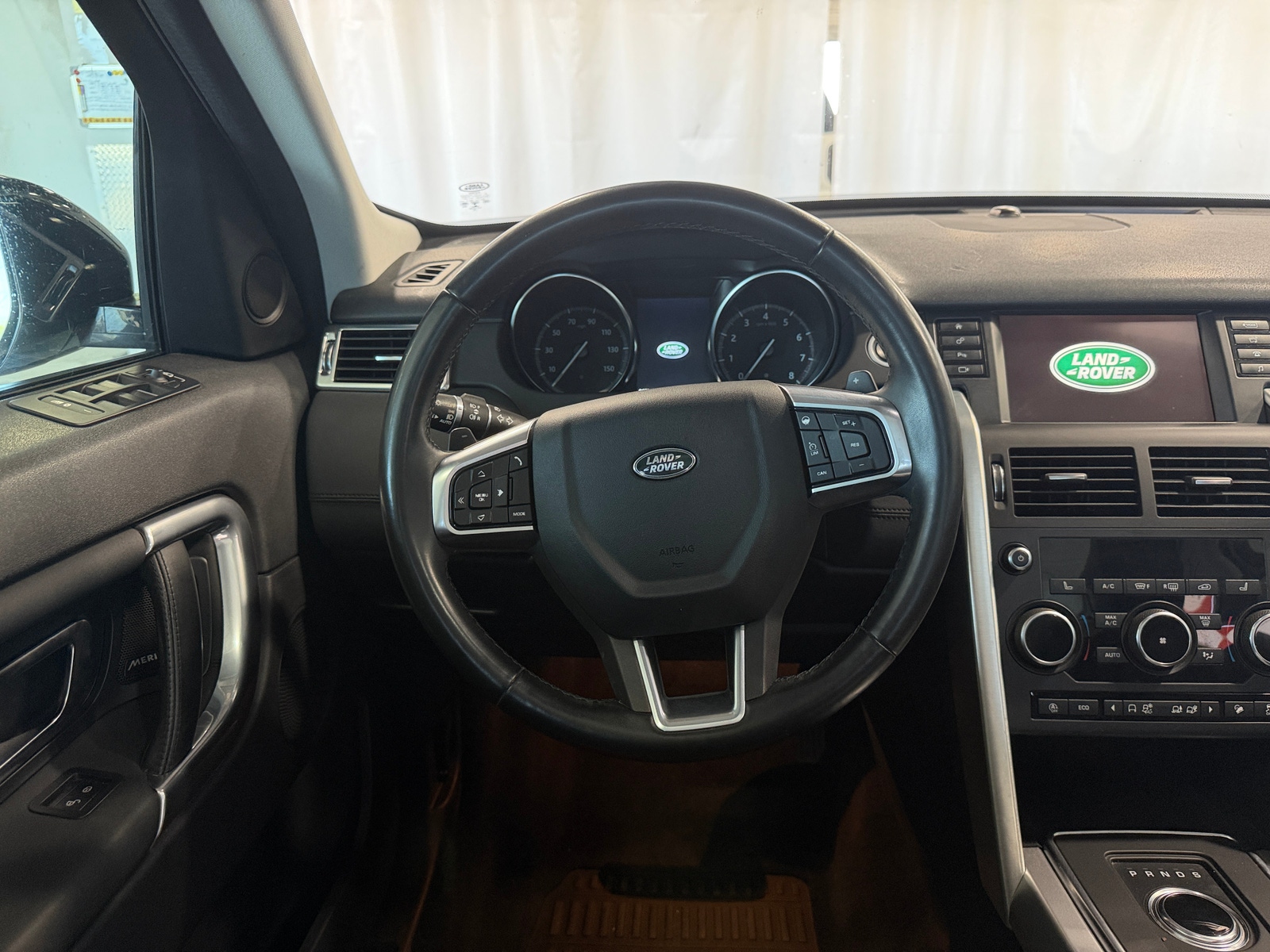 Thumbnail: 2019 Land Rover Discovery Sport - 4