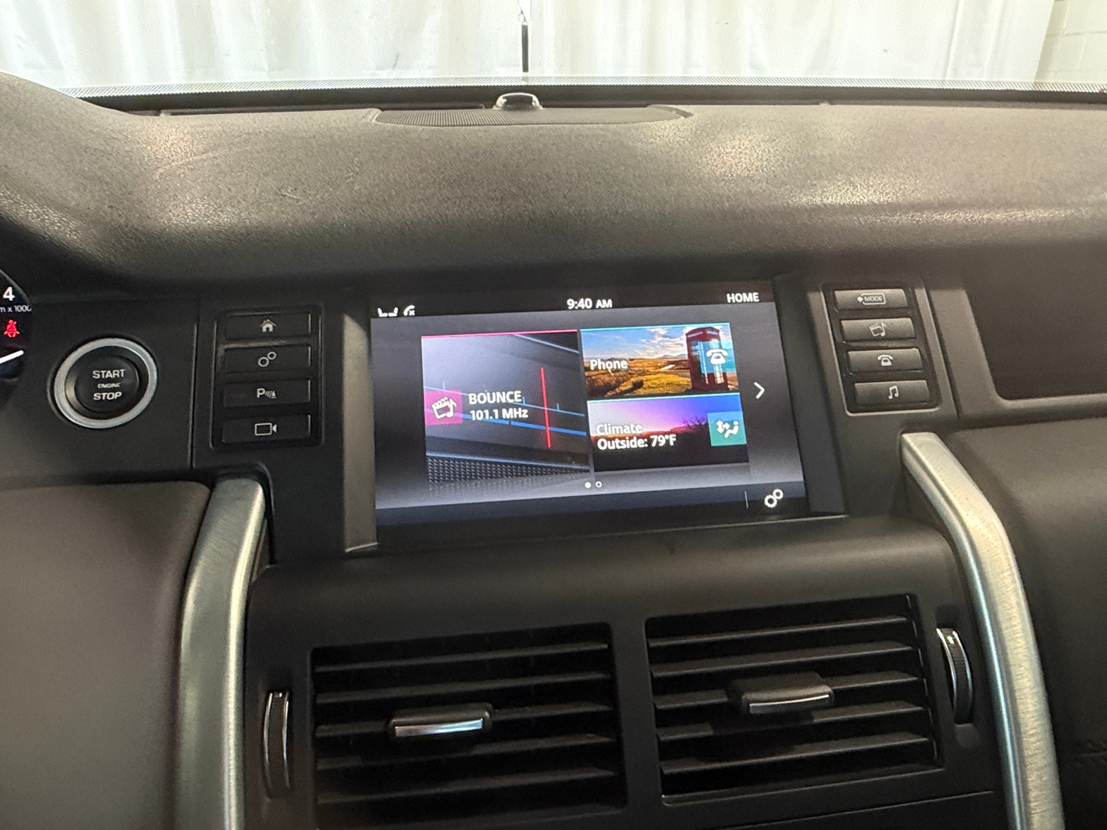 Thumbnail: 2019 Land Rover Discovery Sport - 3