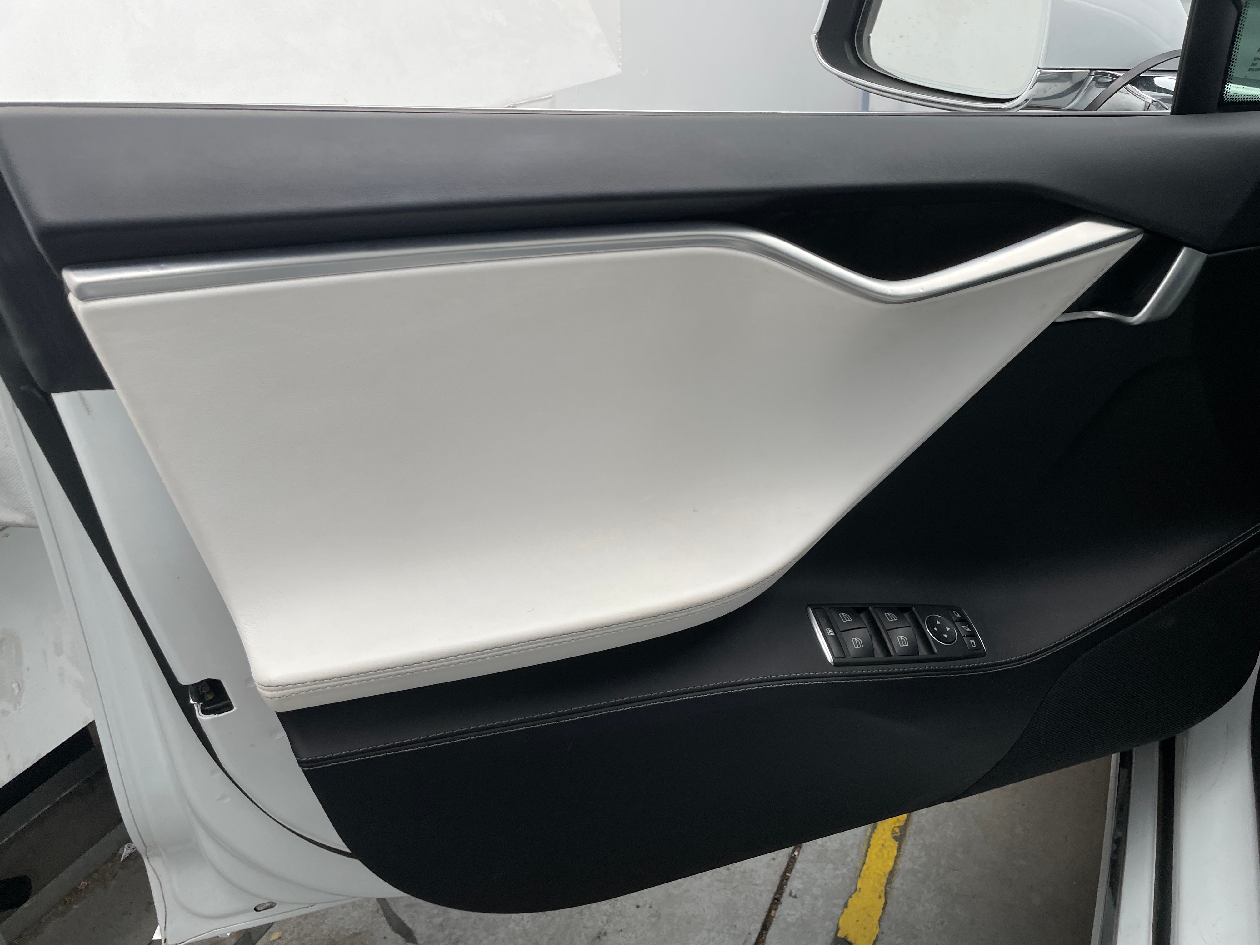 Used 2018 Tesla Model S 75D with VIN 5YJSA1E26JF246821 for sale in Oak Creek, WI