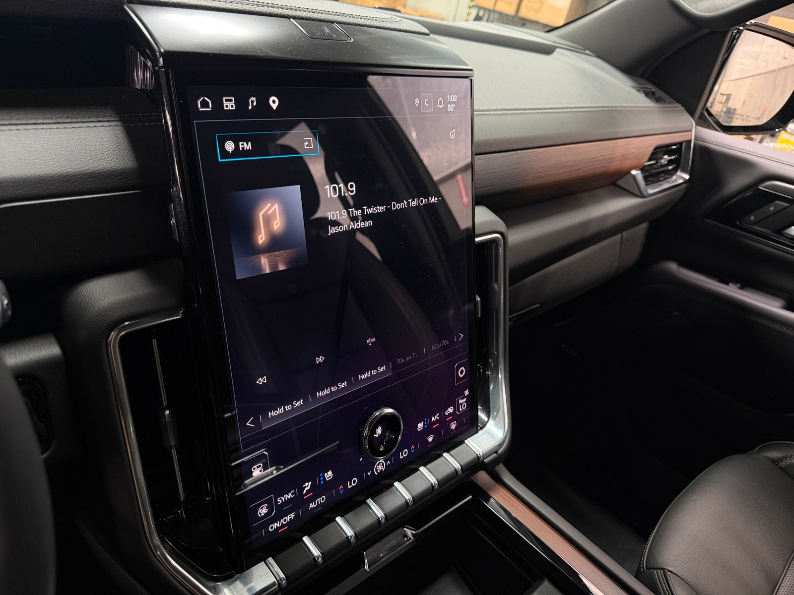 Thumbnail: 2025 GMC Yukon - 3