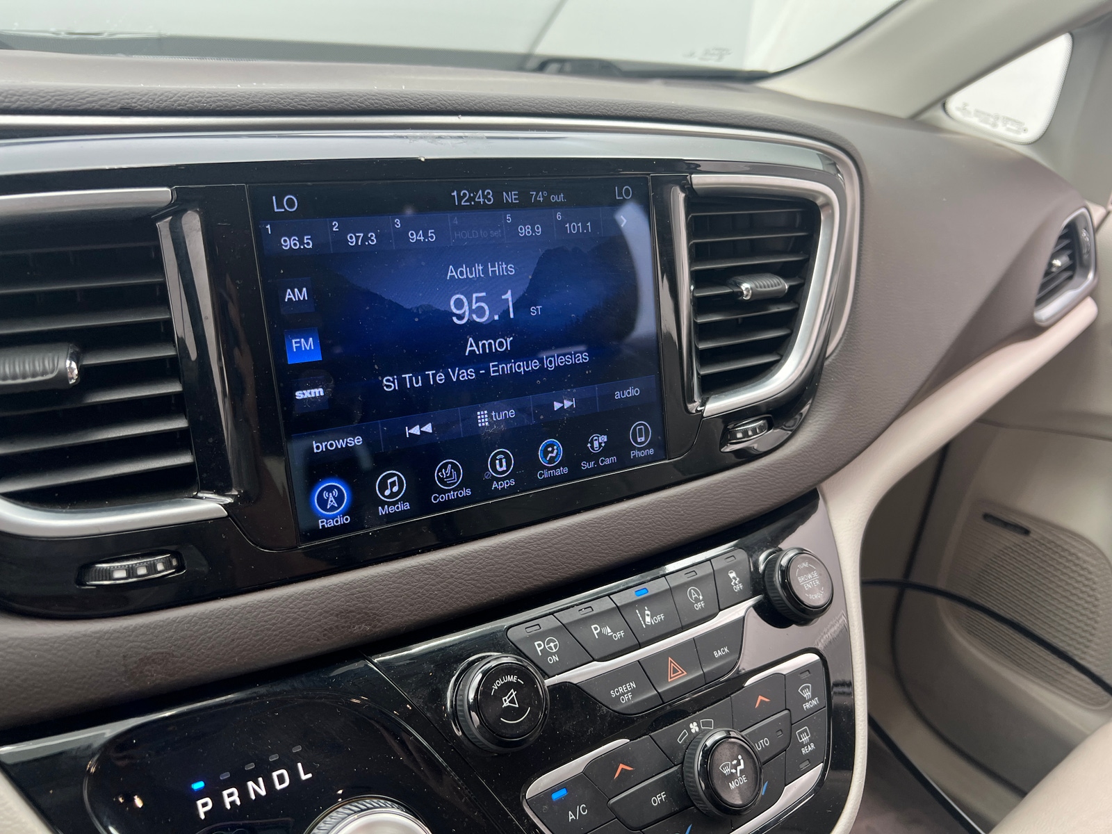 Thumbnail: 2017 Chrysler Pacifica - 3