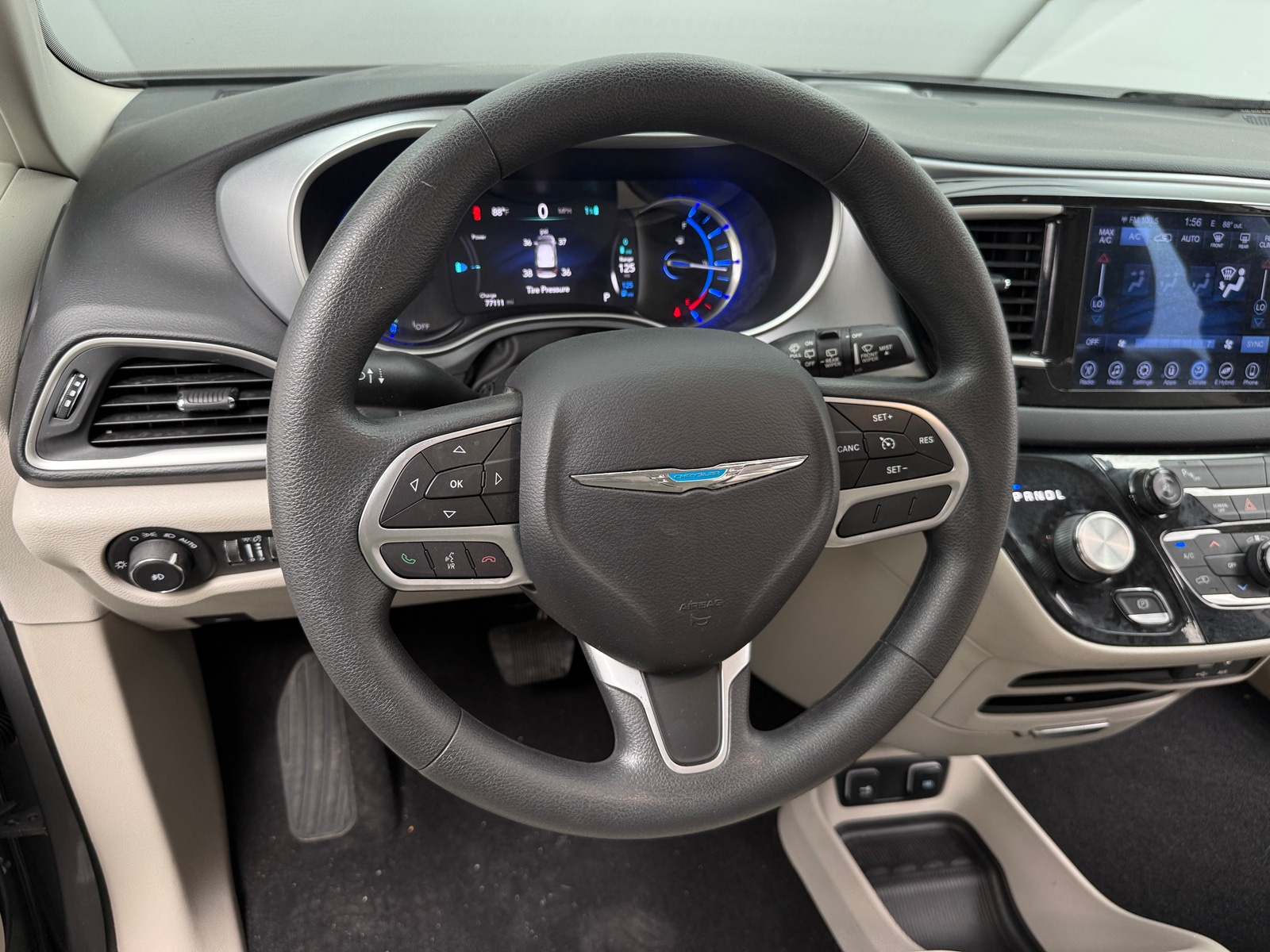 Thumbnail: 2017 Chrysler Pacifica - 5
