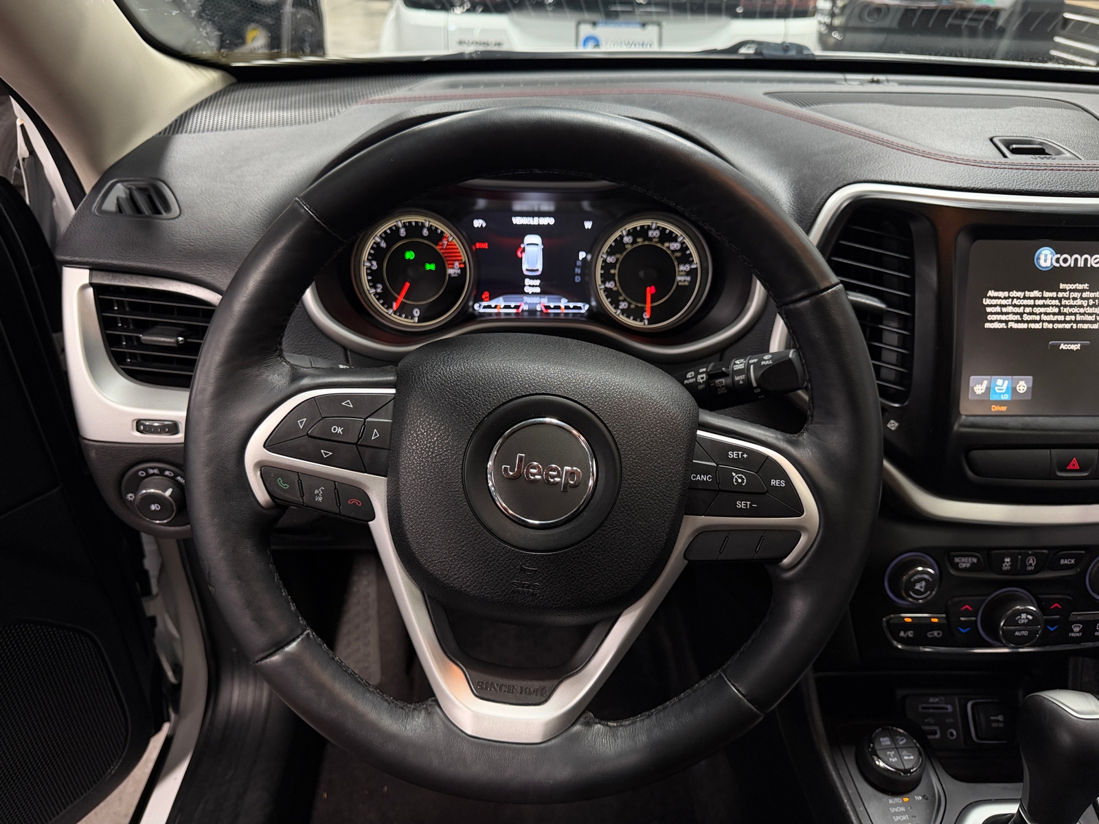 Thumbnail: 2017 Jeep Cherokee - 4