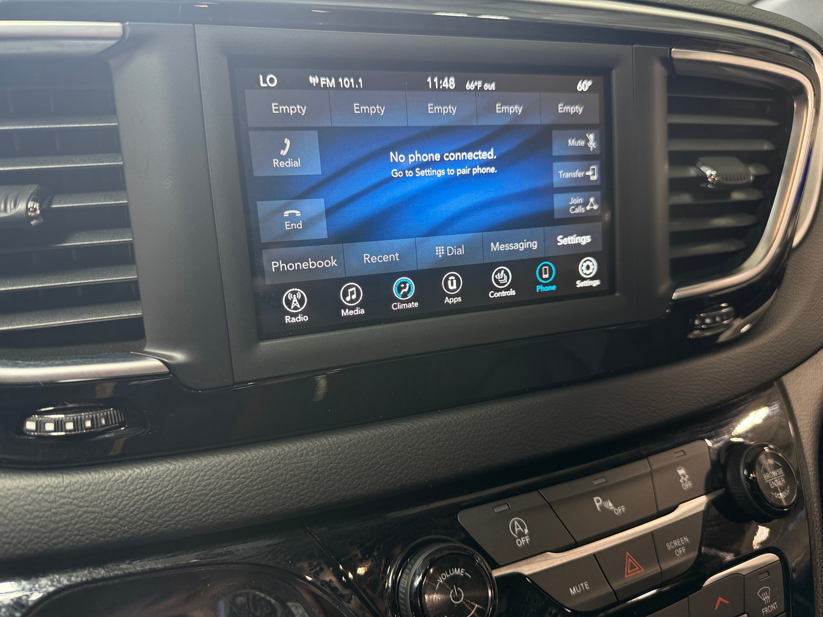 Thumbnail: 2019 Chrysler Pacifica - 3
