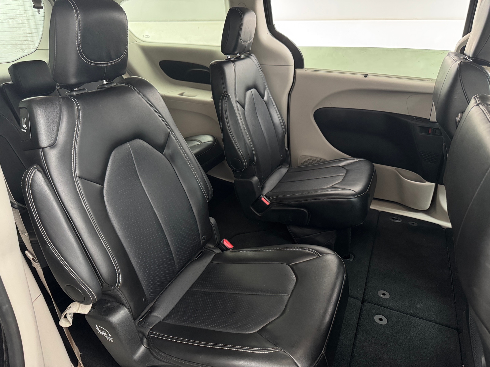 Thumbnail: 2024 Chrysler Pacifica - 5