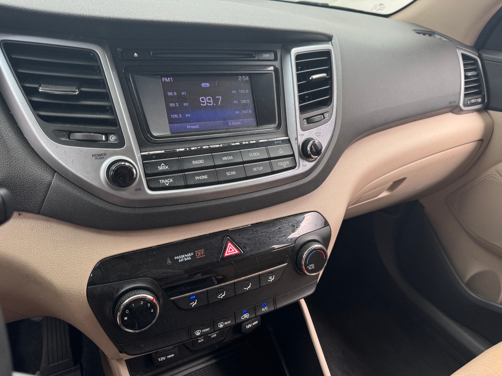 Thumbnail: 2016 Hyundai Tucson - 4